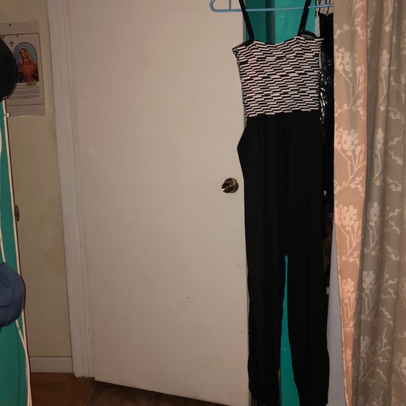 Jumpsuit used once. - Picture 2 of 2